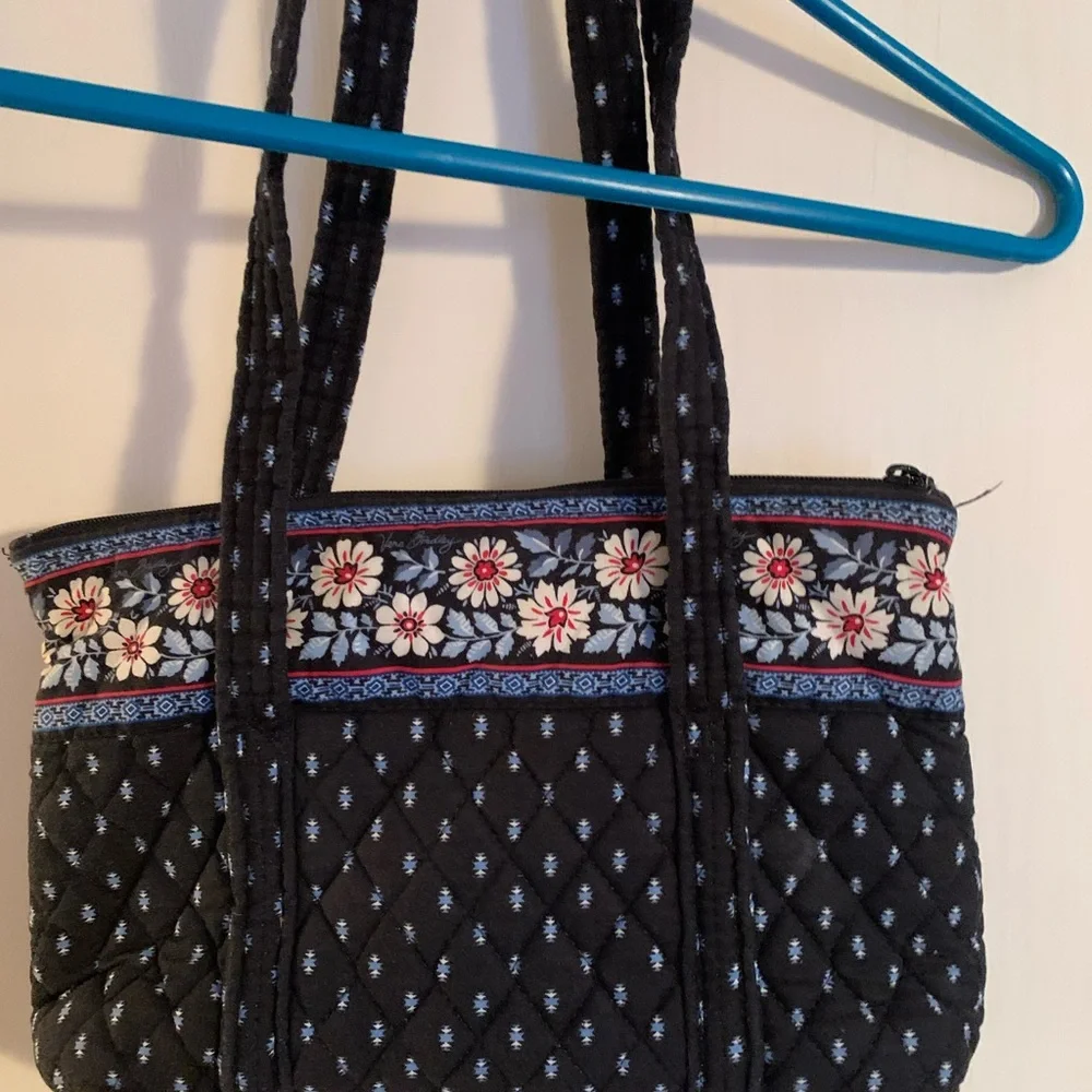 Vera Bradley Floral Patterned Navy Quilted On the Go Bag - Picture 2 of 3